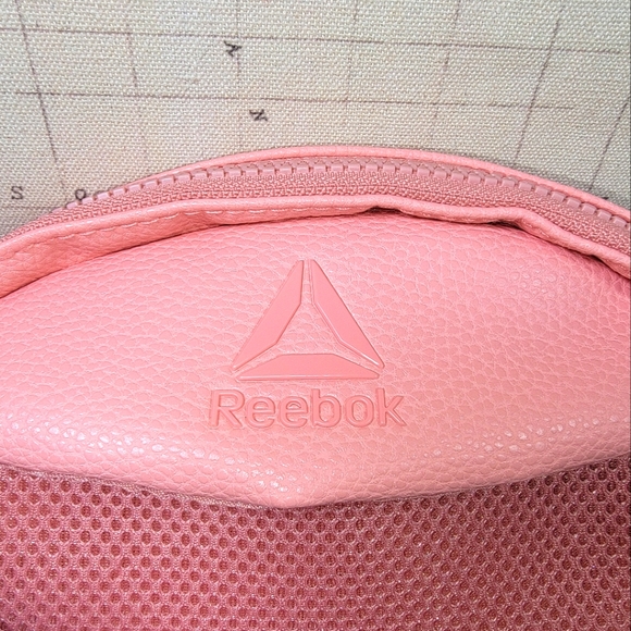 BRAND NEW Reebok Hazel FannyPack - Picture 3 of 4